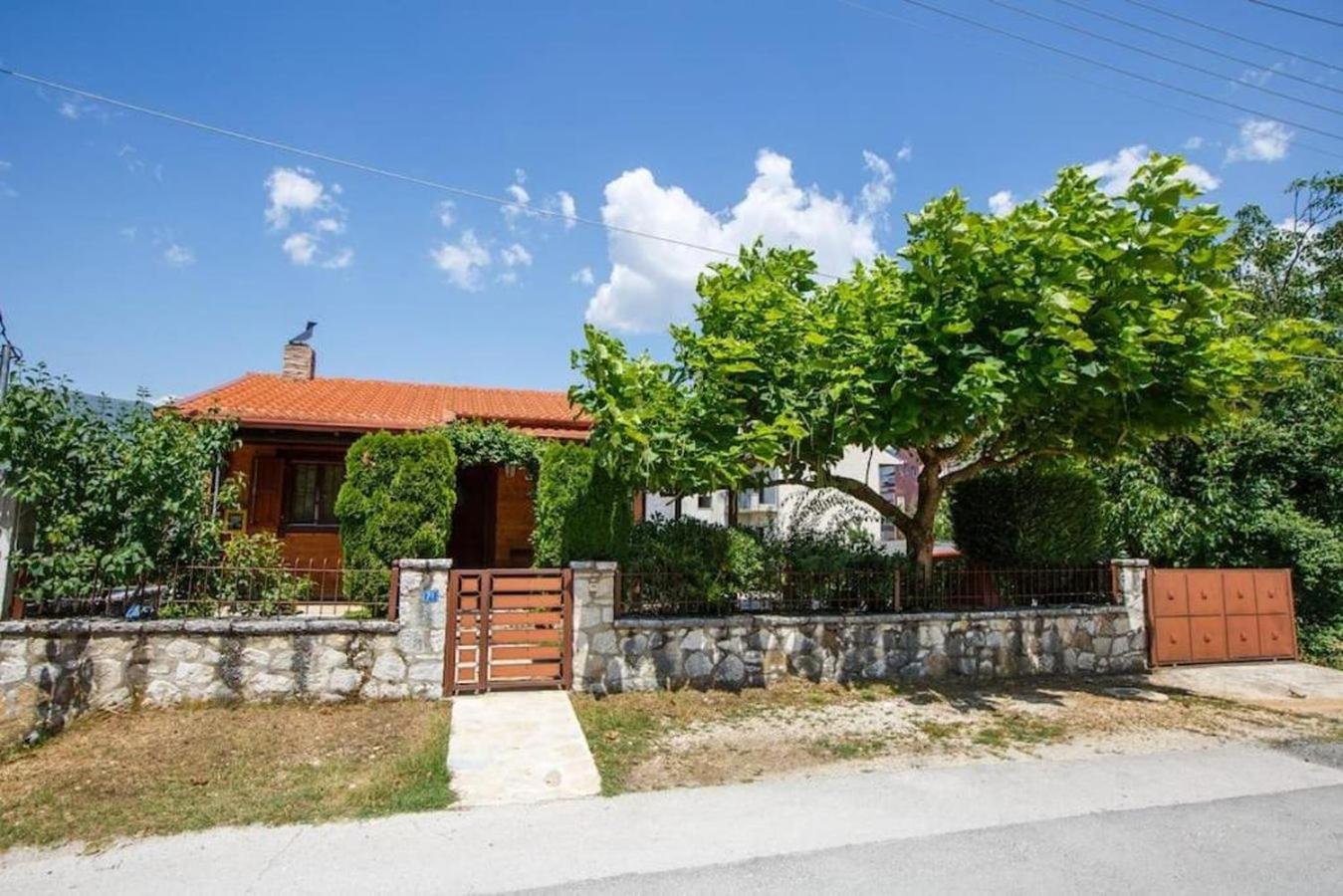 Wooden House In Ioannina Apartment Ngoại thất bức ảnh